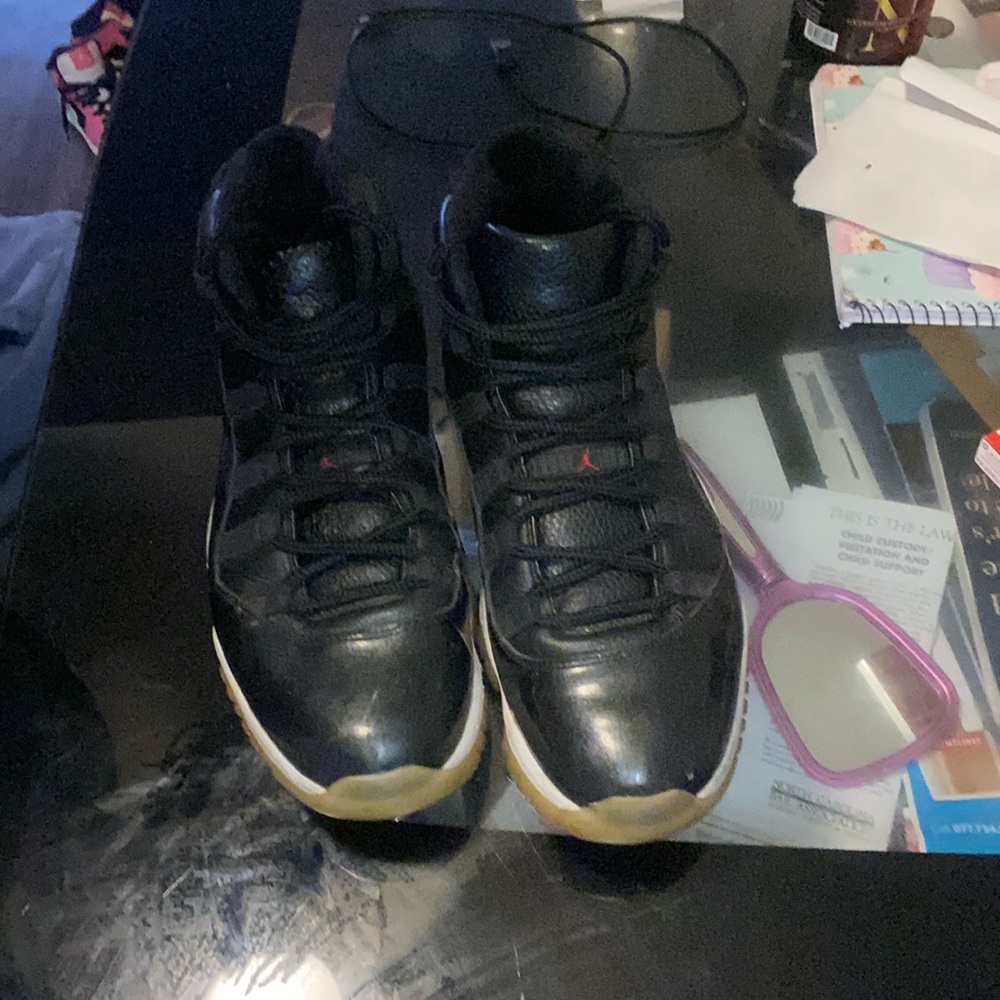 Hey I’m selling Jordan 11’s.